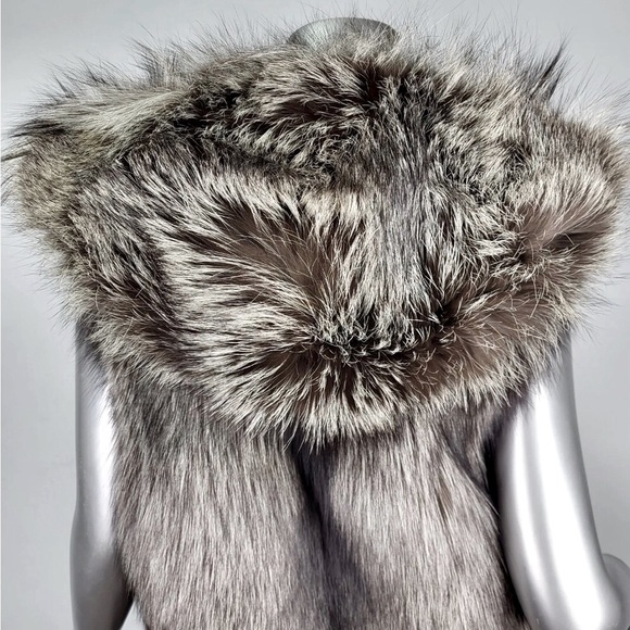 LAFURIA Silver Fox hooded vest. Size M (8-10) - Picture 12 of 14